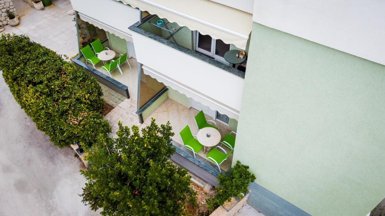 Locus Apartments Petrcane Bagian luar foto