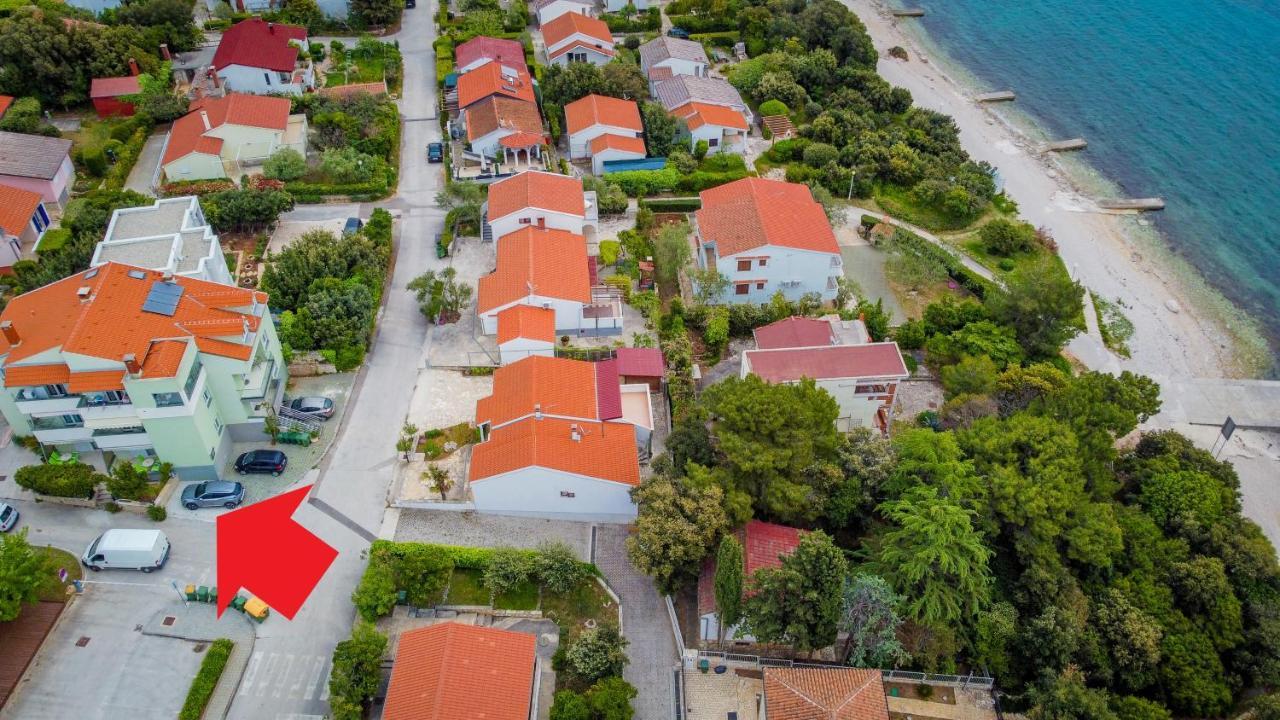 Locus Apartments Petrcane Bagian luar foto