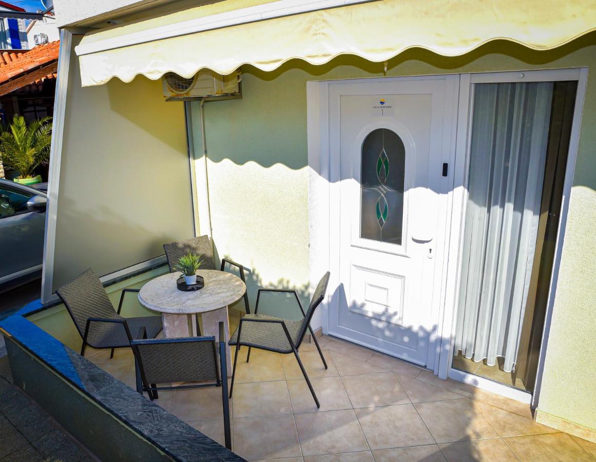 Locus Apartments Petrcane Bagian luar foto