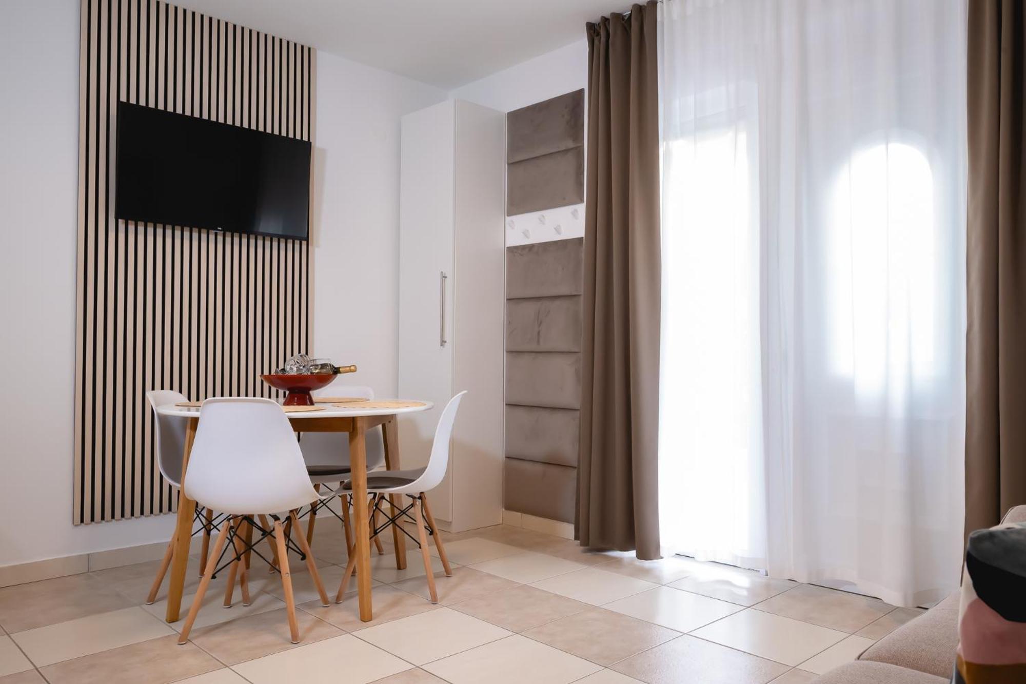 Locus Apartments Petrcane Bagian luar foto