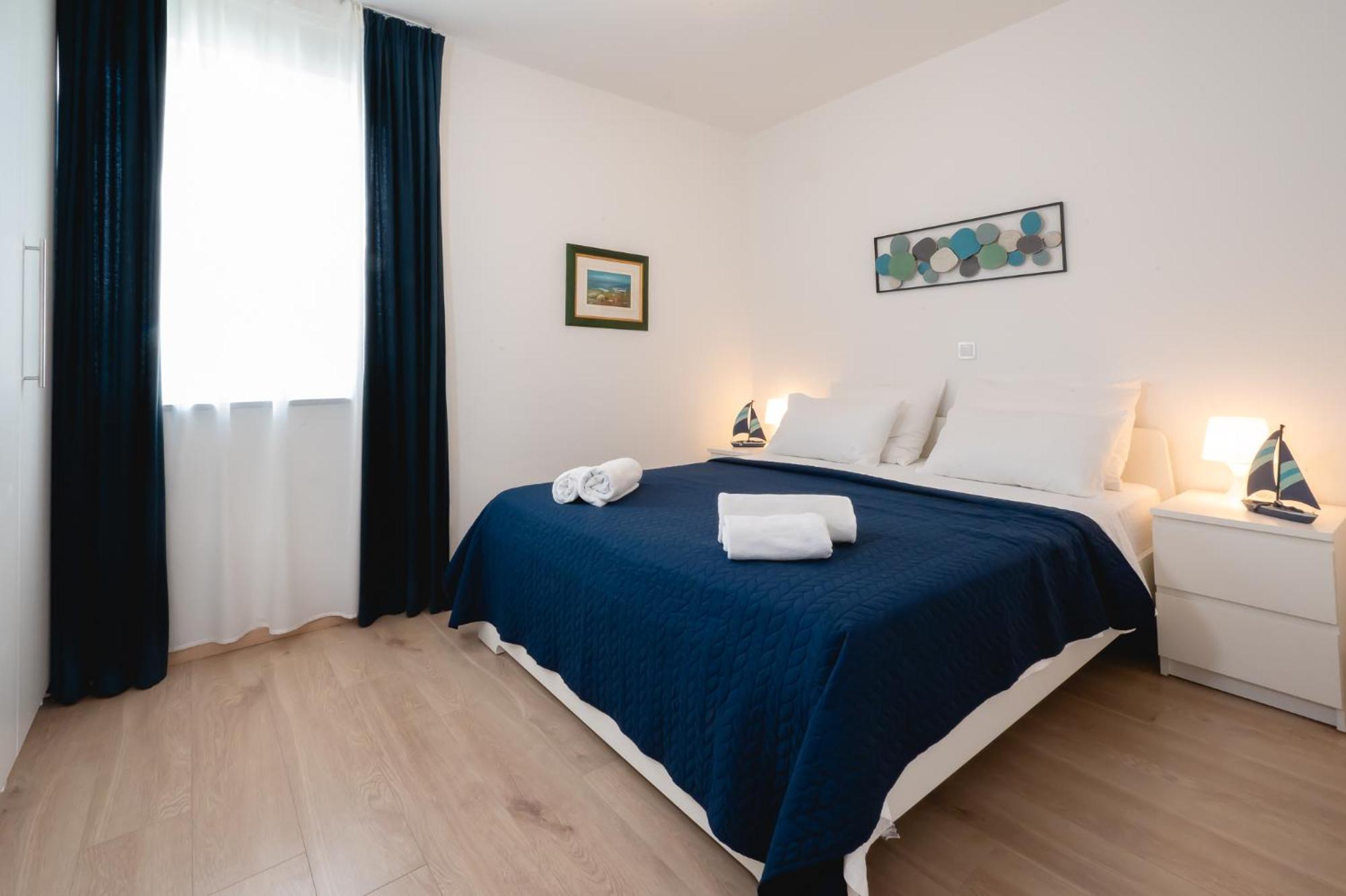 Locus Apartments Petrcane Bagian luar foto