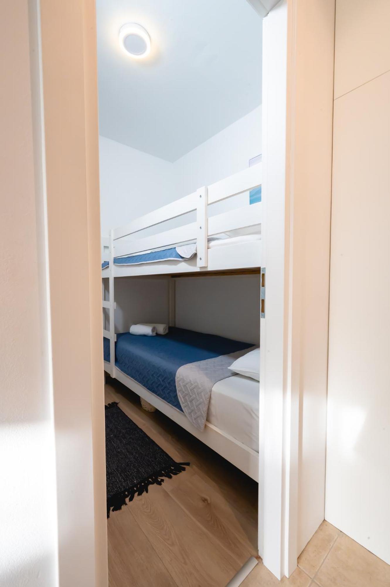 Locus Apartments Petrcane Bagian luar foto