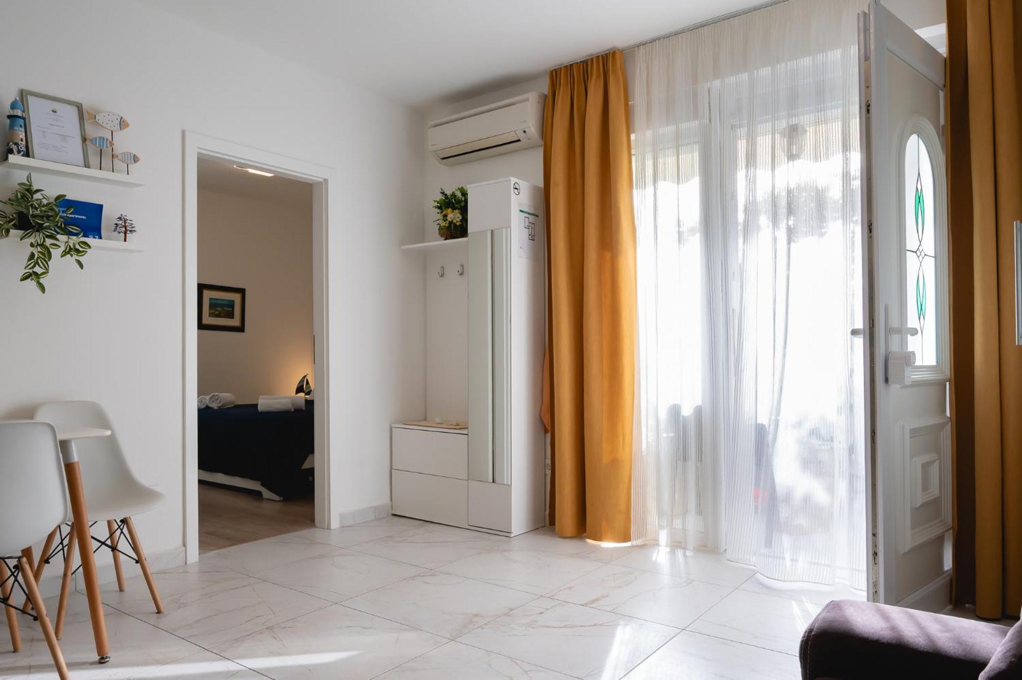 Locus Apartments Petrcane Bagian luar foto