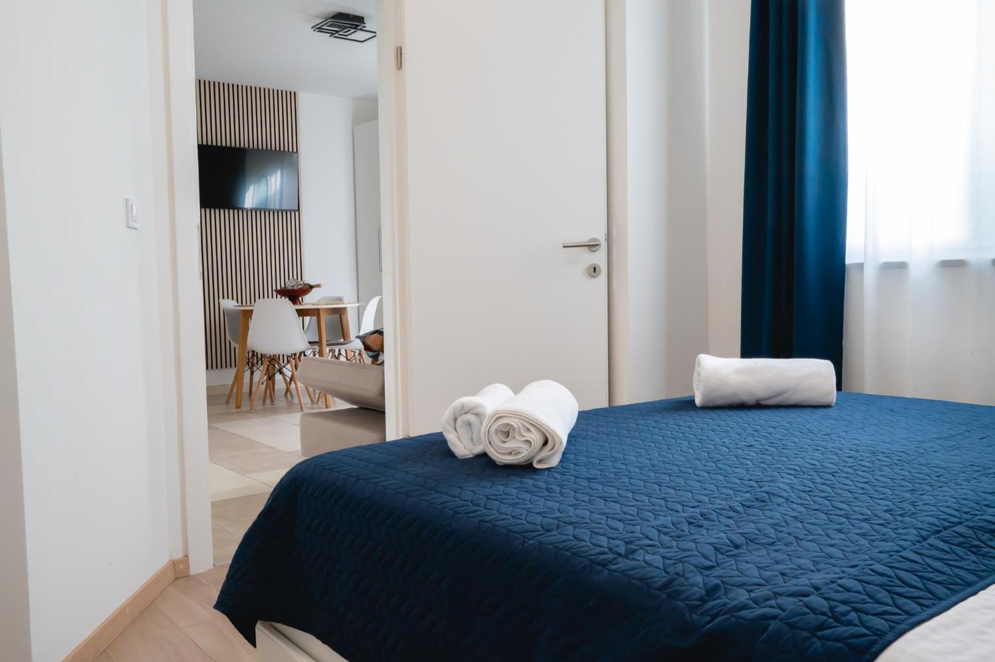 Locus Apartments Petrcane Bagian luar foto